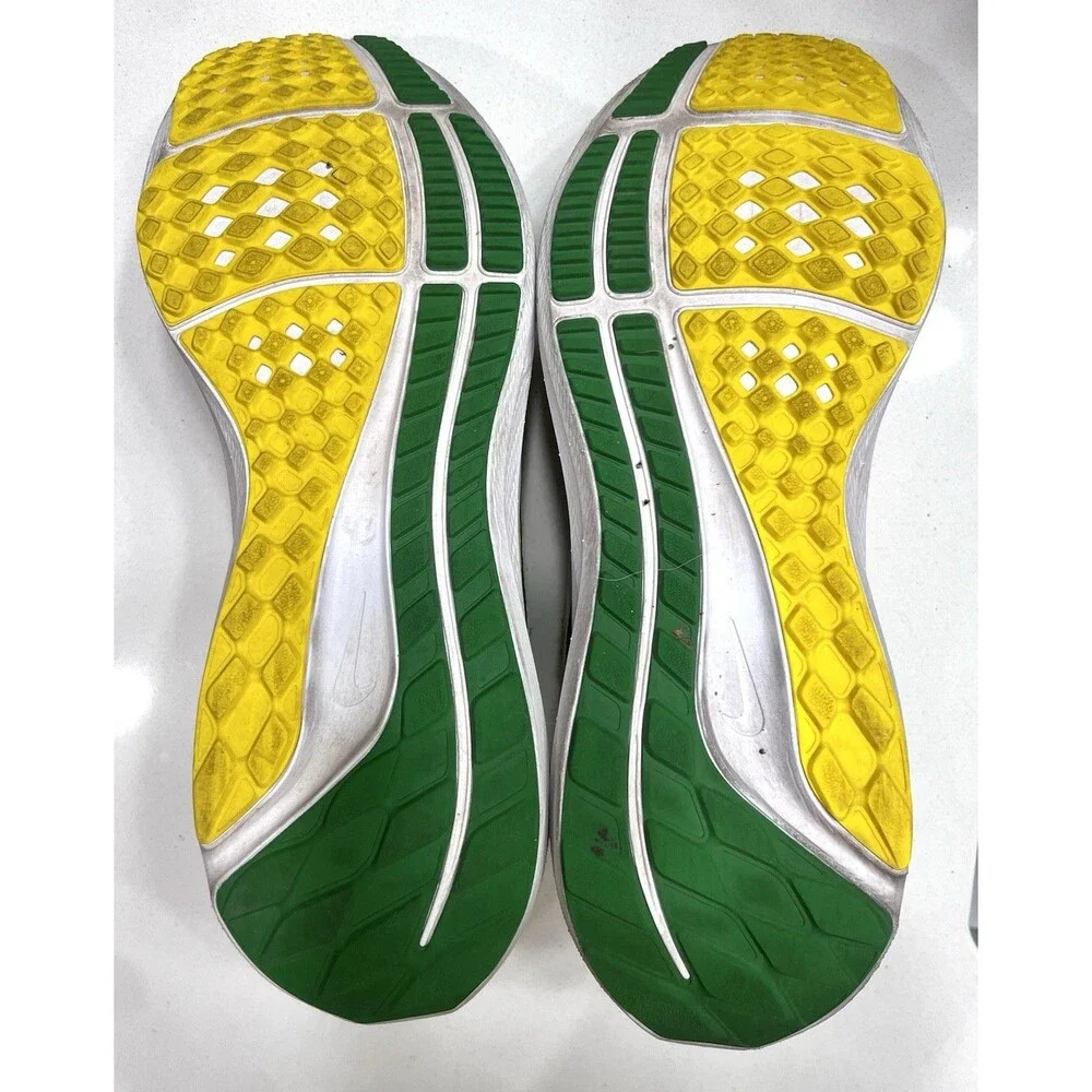 Nike Oregon Ducks Zoom Pegasus 40 Running Shoe White Yellow DZ5979-100 Size US 9